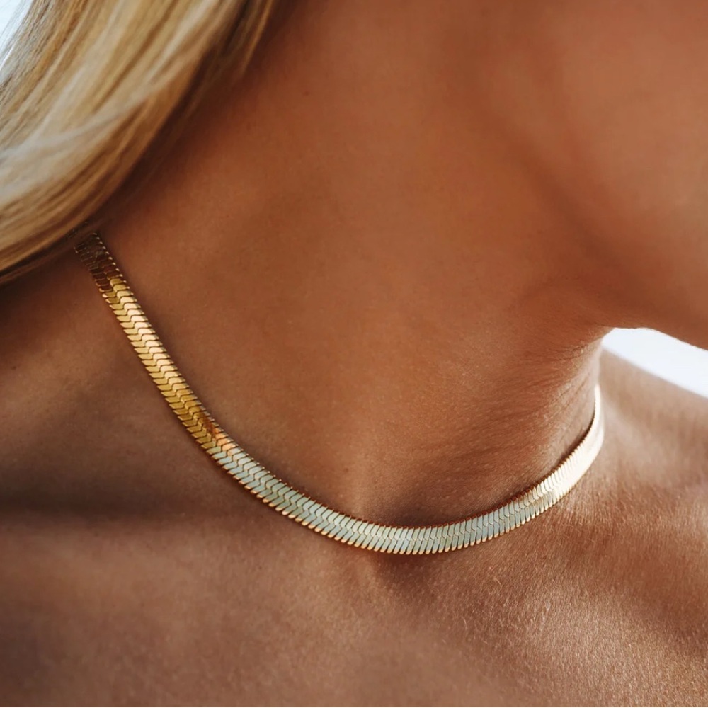 Atolea Chunky Gold Herringbone Choker